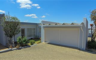 3 Bedroom Townhouse in Towerby