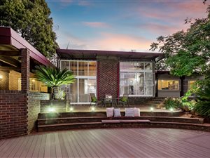 4 Bed House in Kloofendal