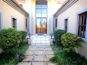 4 Bed House in Dainfern Golf Estate