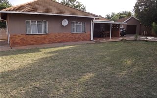 3 Bedroom House in Adamayview