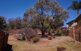 808 m² Land available in Waterkloof Glen