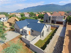 4 Bed House in Leloko