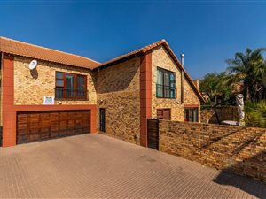 5 Bed House in Sundowner