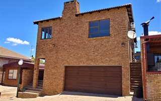 3 Bedroom House in Bronkhorstbaai