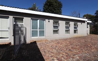 2 Bedroom Garden Cottage in Oaklands