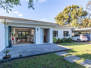 3 Bed House in Bergvliet