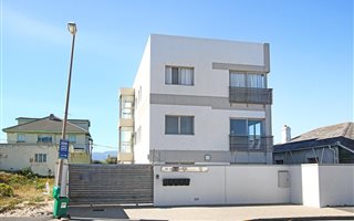 2 Bedroom Apartment in Muizenberg