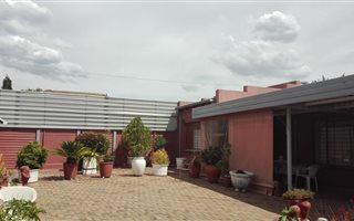 1 Bedroom Apartment in Robertsham