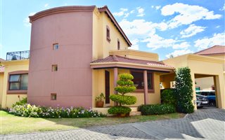 3 Bedroom Townhouse in Sundowner