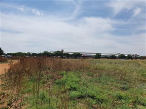 8258 m² Land available in Aeroton