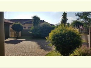 5 Bedroom House in Clearwater Estate