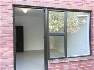 Bachelor apartment in Sarnia