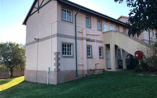 1 Bedroom Townhouse in Rietvalleirand