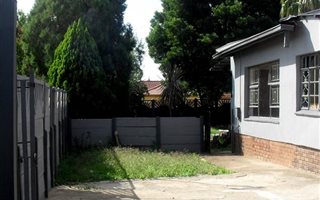 4 Bedroom House in Roodepoort West