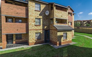 2 Bedroom Apartment in Carlswald Estate