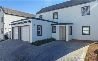 3 Bedroom House in Dennegeur