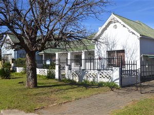 5 Bed House in Queenstown Central
