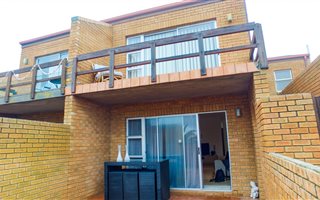 3 Bedroom Townhouse in Yzerfontein
