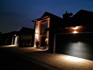 4 Bed House in Kameelfontein and surrounds