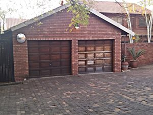 3 Bed Duet in Waterkloof Ridge