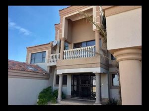 5 Bed House in Doringkruin