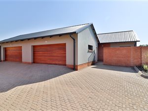 3 Bed Simplex in Six Fountains Estate