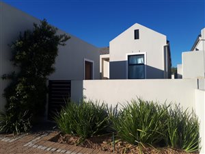 2 Bedroom House in Kelderhof Country Village