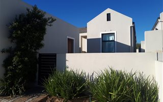 2 Bedroom House in Kelderhof Country Village