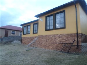 3 Bedroom House in Clayville