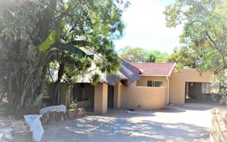 6 Bedroom House in Protea Ridge