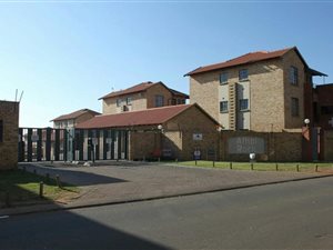 2 Bed Townhouse in Meyersdal