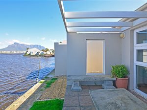 3 Bed Townhouse in Woodbridge Island