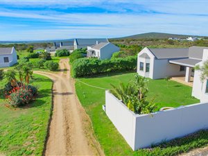 8 Bed House in Long Acres