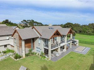 4 Bed House in Theescombe