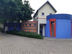 735 m² Commercial space in Meerensee