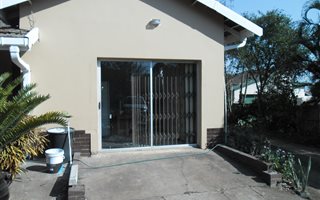 1 Bedroom Garden Cottage in Cleland