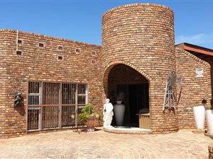 3 Bed House in Oudtshoorn