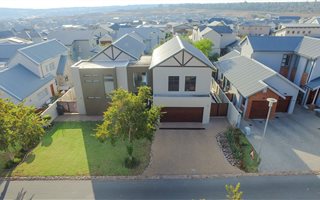 5 Bedroom House in Waterfall Estate