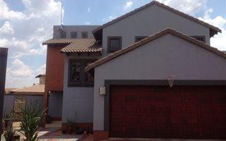 3 Bedroom Townhouse in Van Der Hoff Park