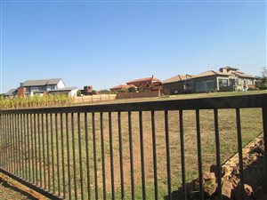 2050 m² Land available in Verresig Country Estate