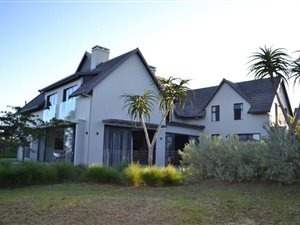 5 Bed House in Cotswold Downs Estate