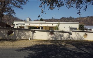 3 Bedroom House in Alan Manor