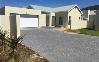 4 Bedroom House in Northern Paarl