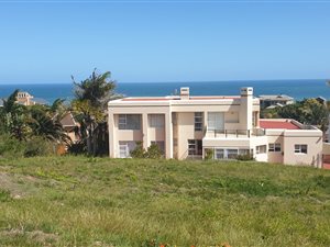 1115 m² Land available in Outeniqua Strand