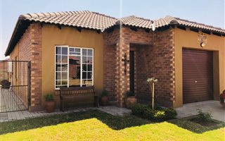 3 Bedroom Cluster in Waterkloof