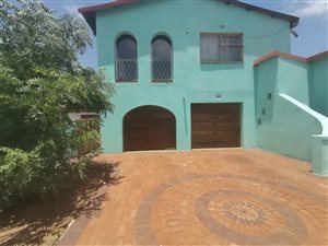5 Bed House in Mackenzieville