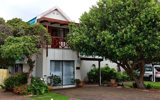 5 Bedroom House in Dwarswegstrand