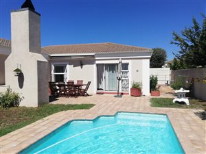 3 Bed House in Century City