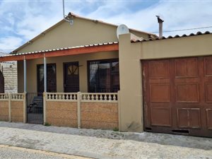 3 Bed House in New Macassar Village