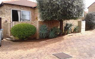 2 Bedroom Townhouse in Honeydew Ridge